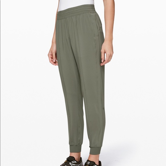 Lululemon Wanderer Jogger / Grey Sage / Size 8 - Picture 1 of 4